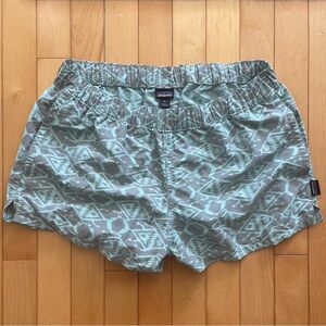 Patagonia Barely Baggies Shorts, size M